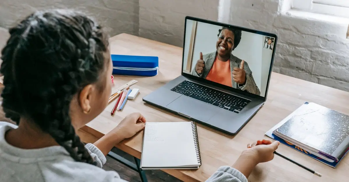 Comparativa: Aprender Online vs. Clases Presenciales
